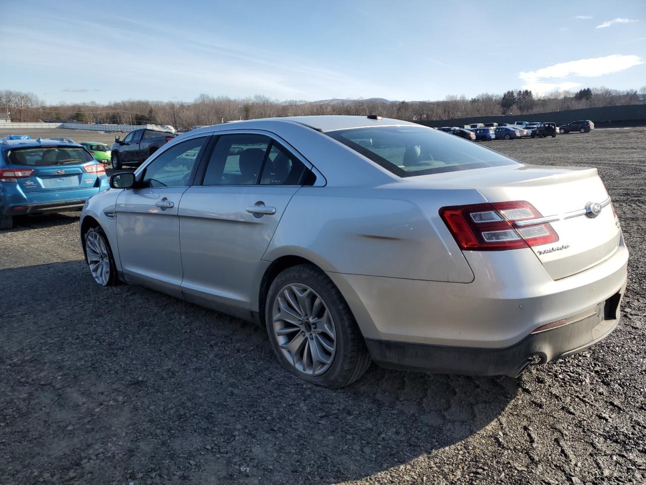 2015 Ford Taurus - Image 2