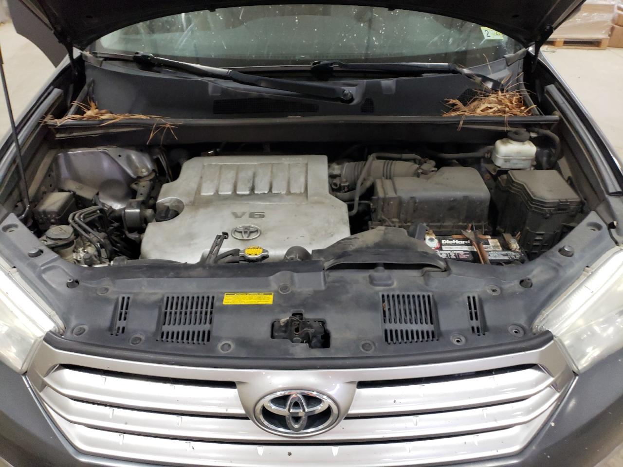 2013 Toyota Highlander - Image 12