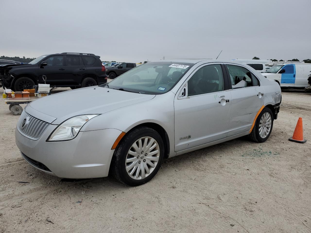 2010 Mercury Milan - Image 1
