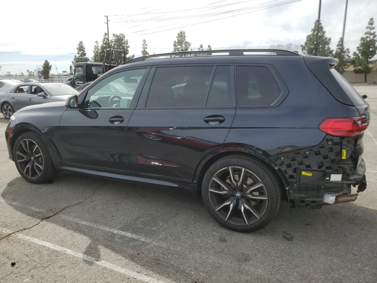 2022 BMW X7 - Image 2