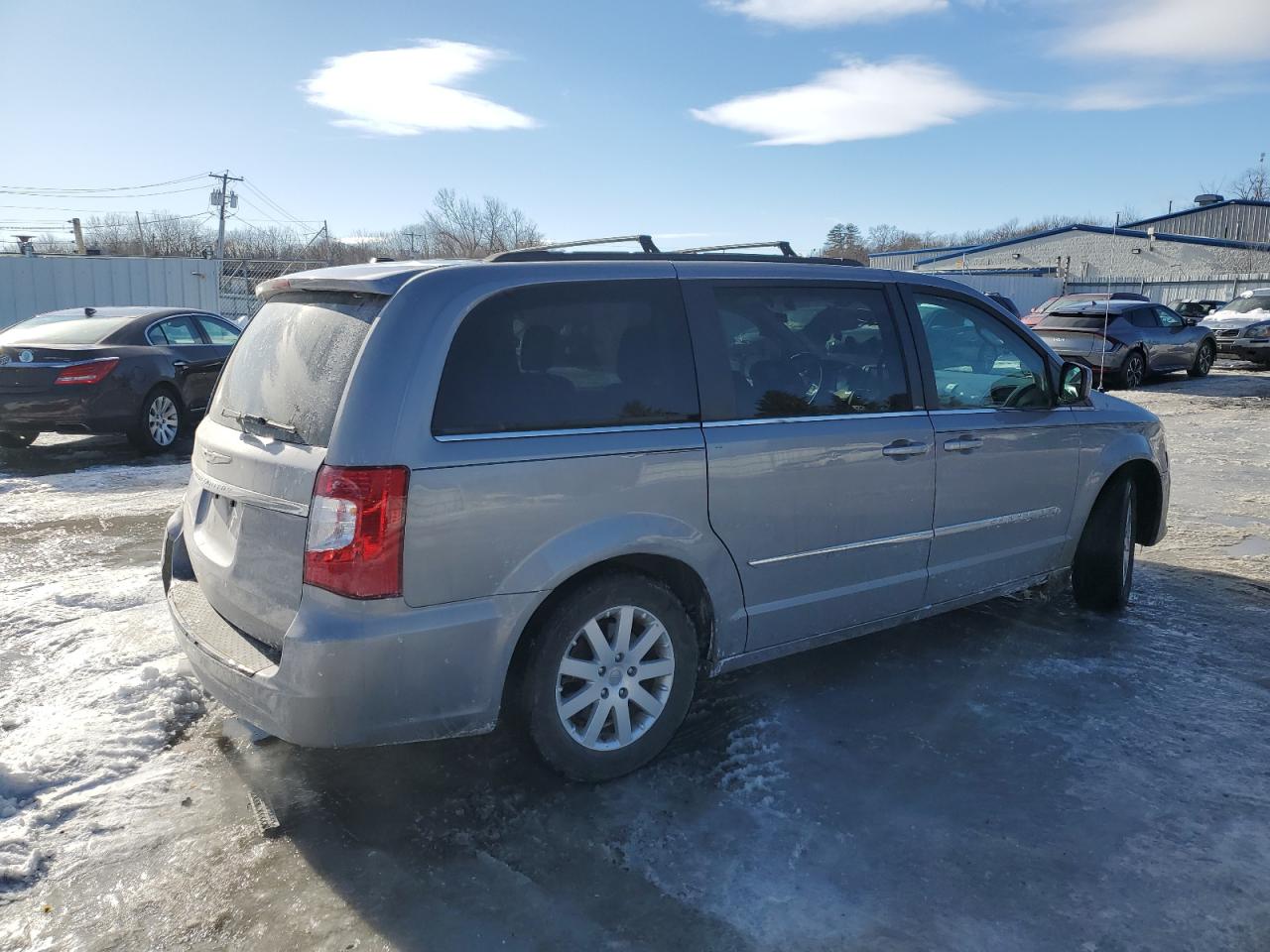 2014 Chrysler Town & Country - Image 3