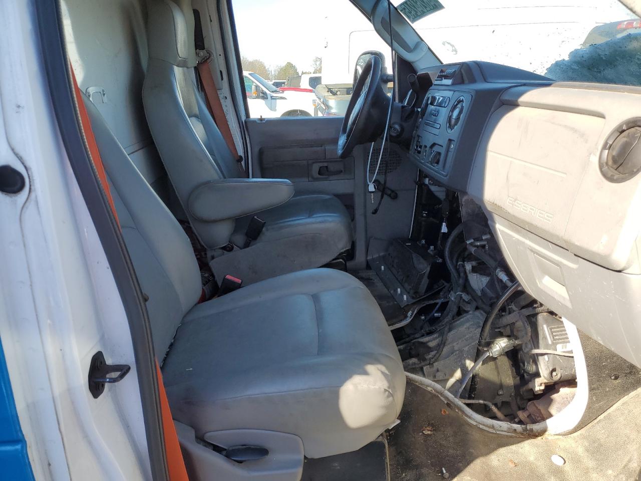 2015 Ford Econoline - Image 10