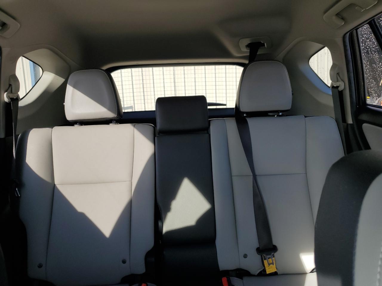 2017 Toyota RAV 4 - Image 10