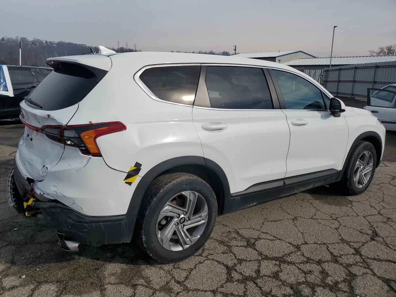 2023 Hyundai Santa Fe - Image 3