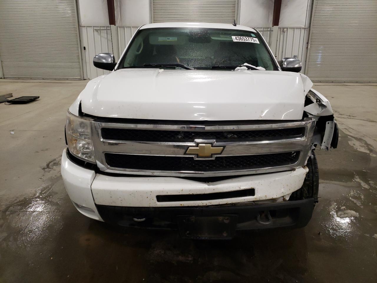 2011 Chevrolet Silverado - Image 5