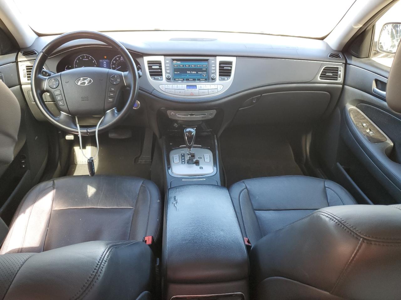 2013 Hyundai Genesis - Image 8