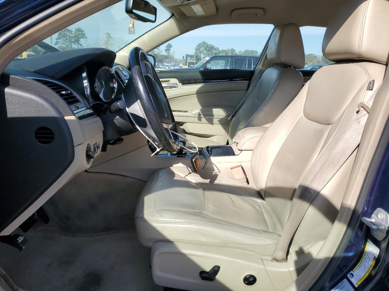 2014 Chrysler 300 - Image 7