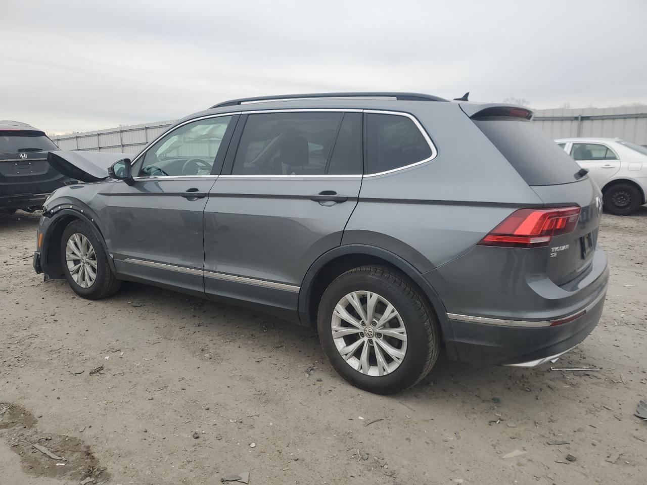 2018 Volkswagen Tiguan - Image 2