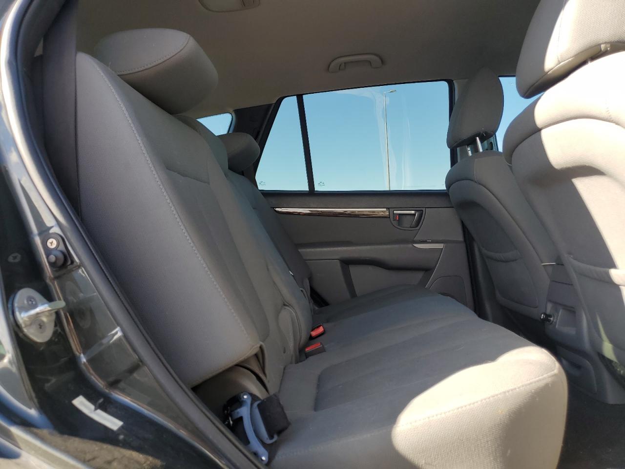 2010 Hyundai Santa Fe - Image 11