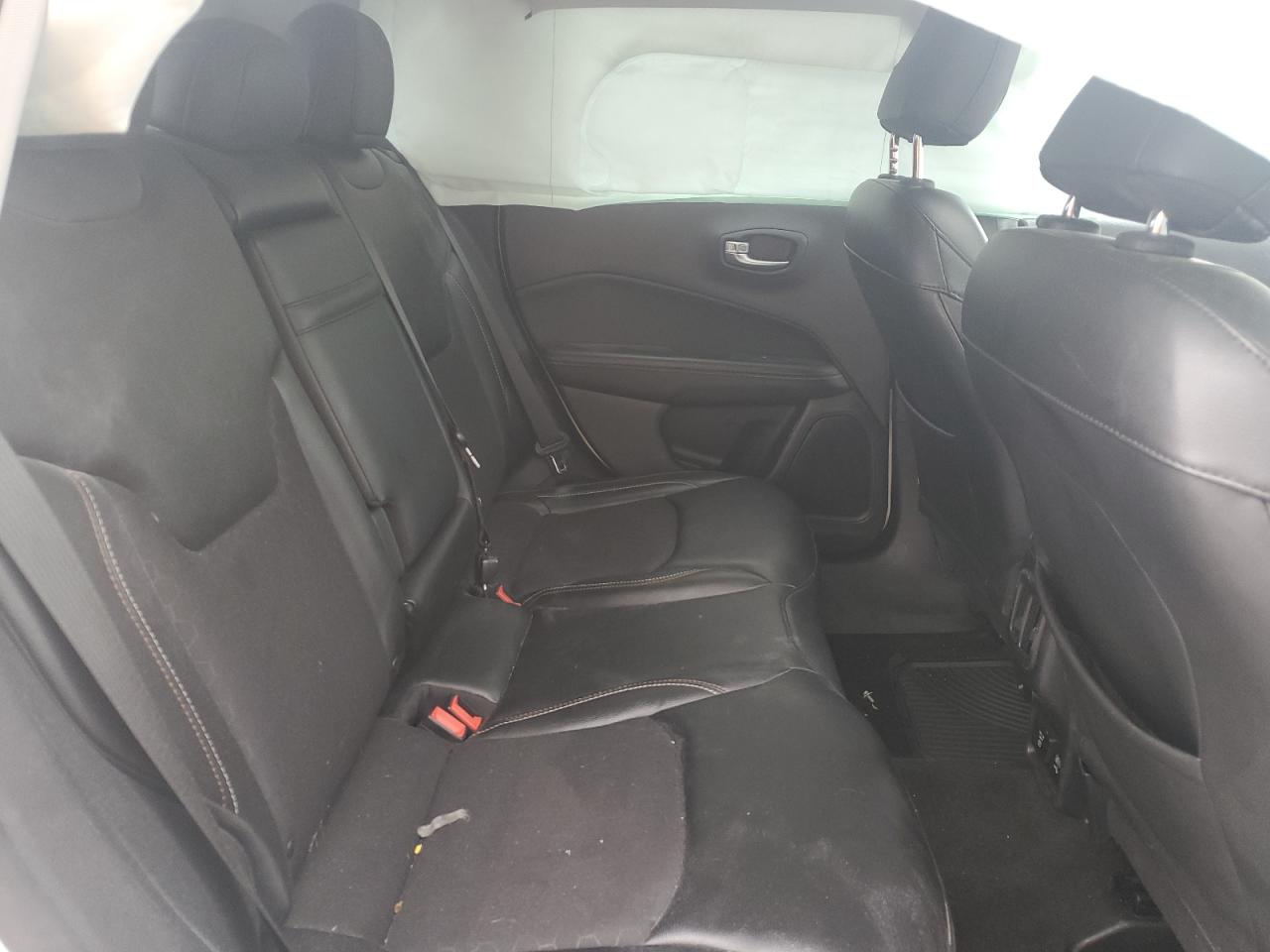 2018 Jeep Compass - Image 11