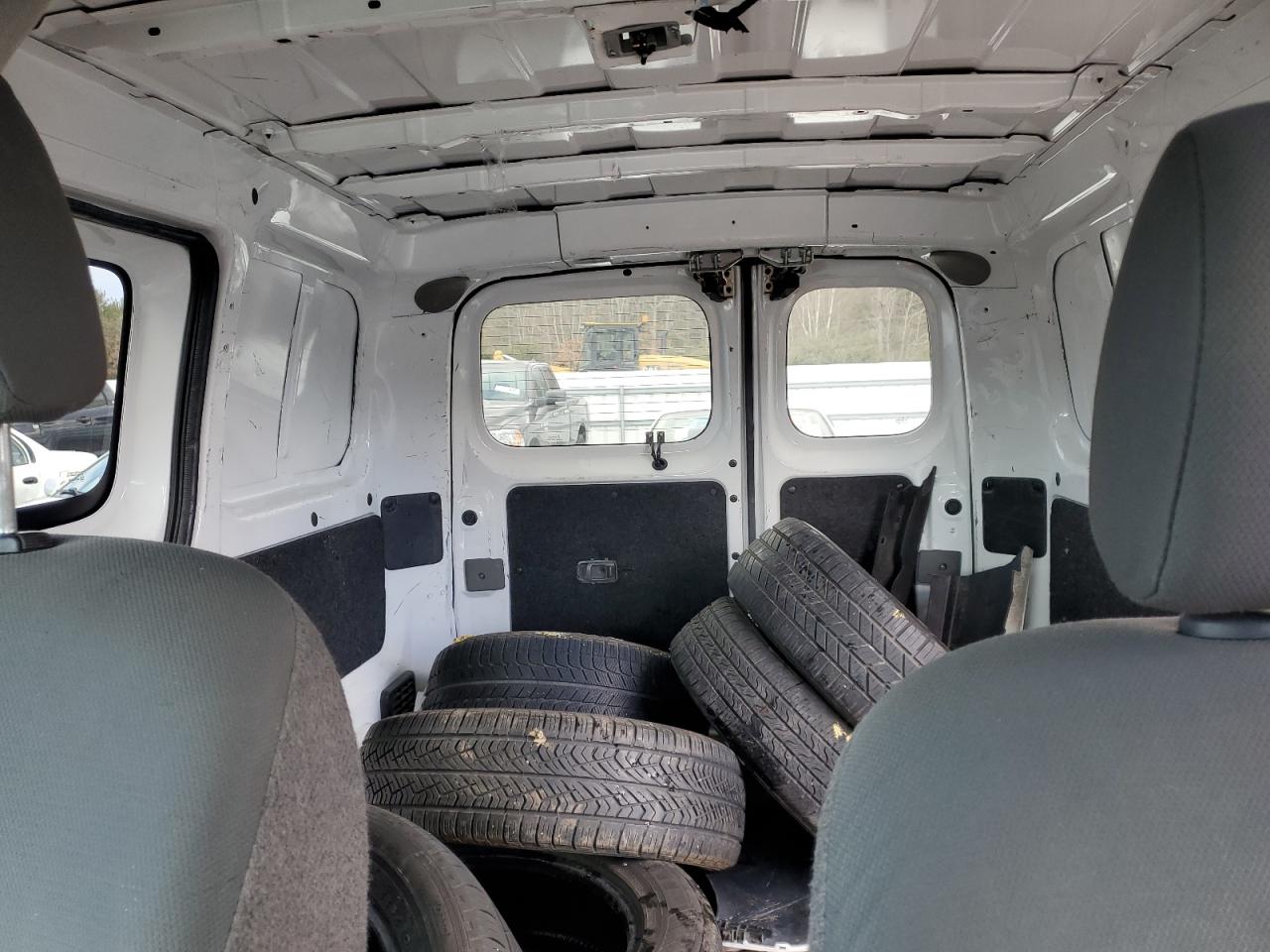 2015 Chevrolet Express - Image 10