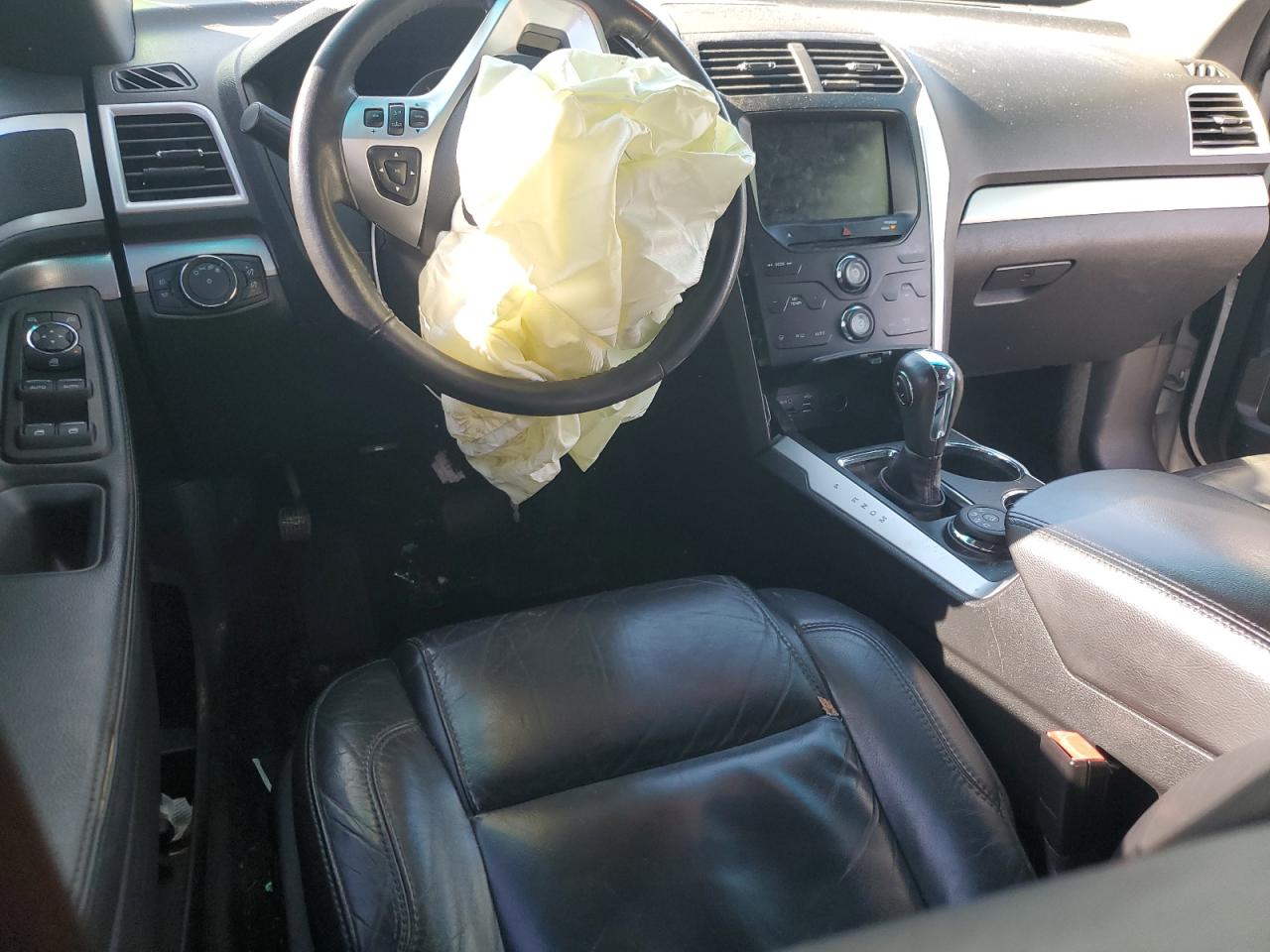 2014 Ford Explorer - Image 8