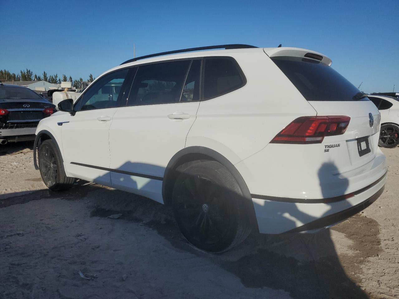 2021 Volkswagen Tiguan - Image 2