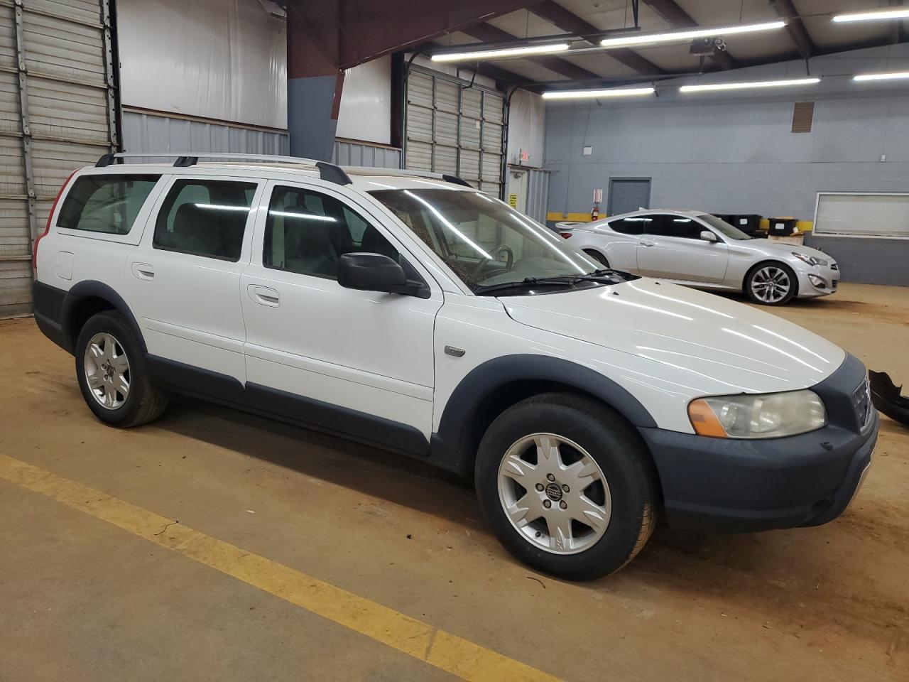 2005 Volvo XC70 - Image 4