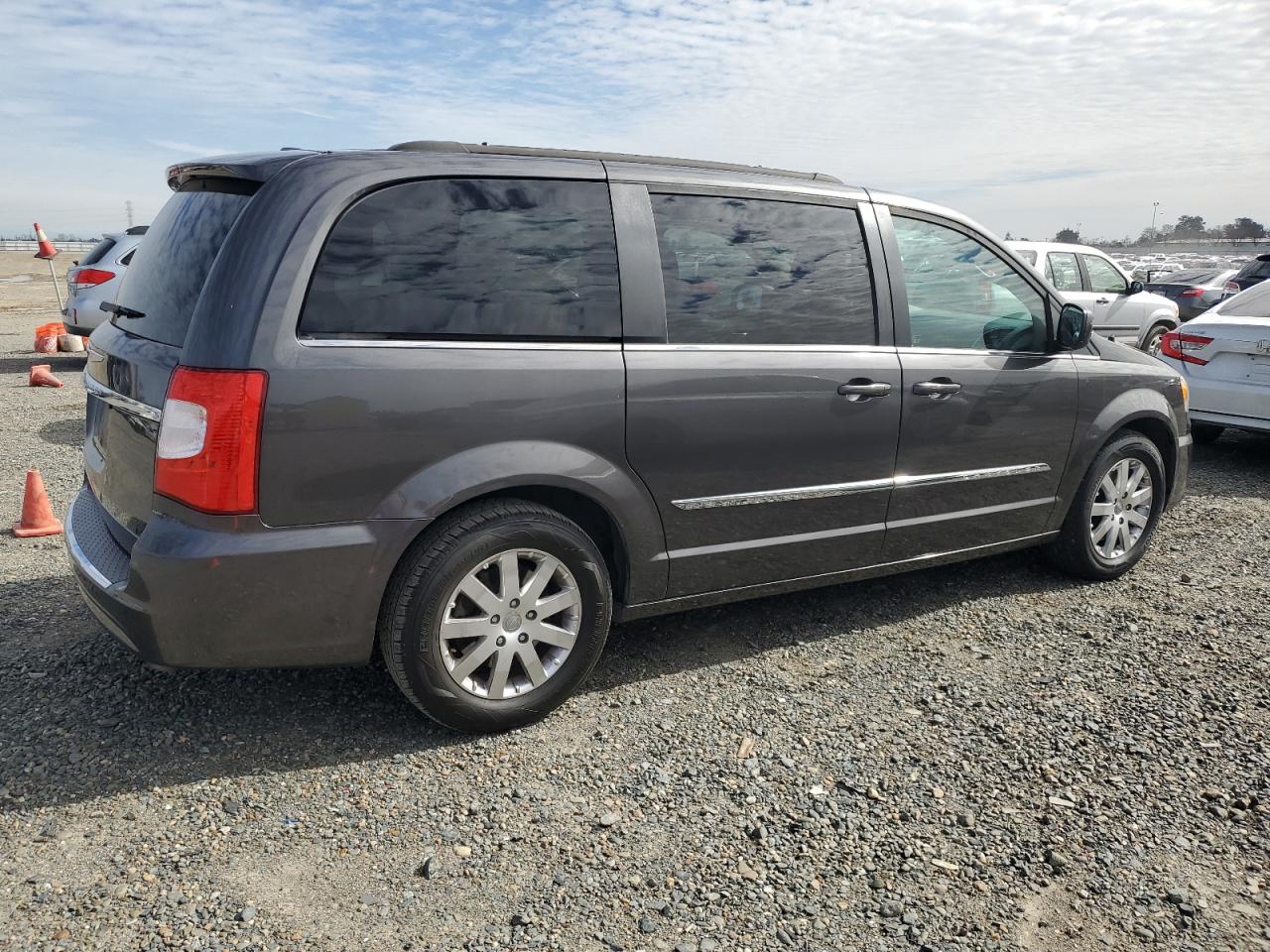 2015 Chrysler Town & Country - Image 3
