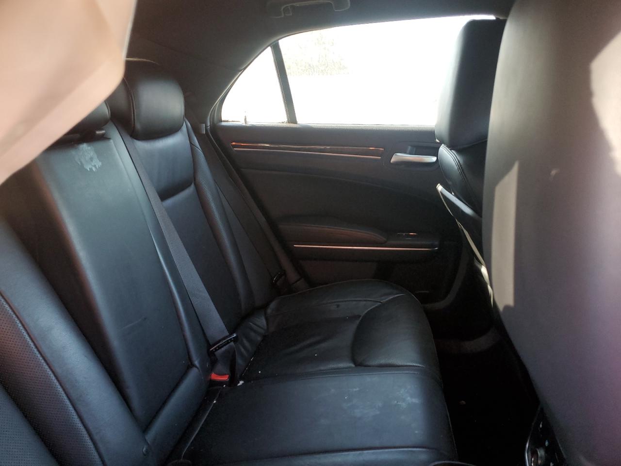 2012 Chrysler 300 - Image 11