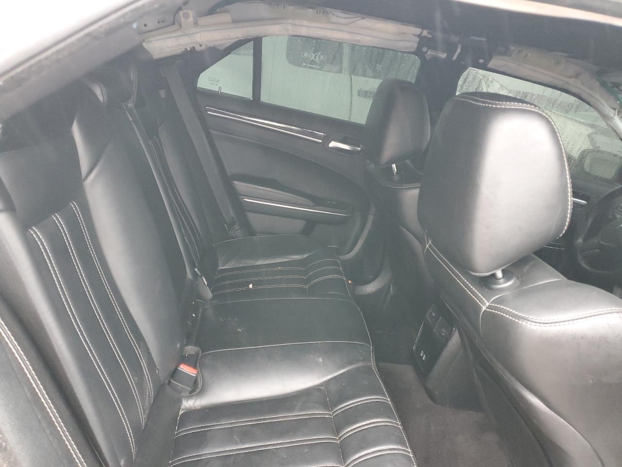 2018 Chrysler 300 - Image 10