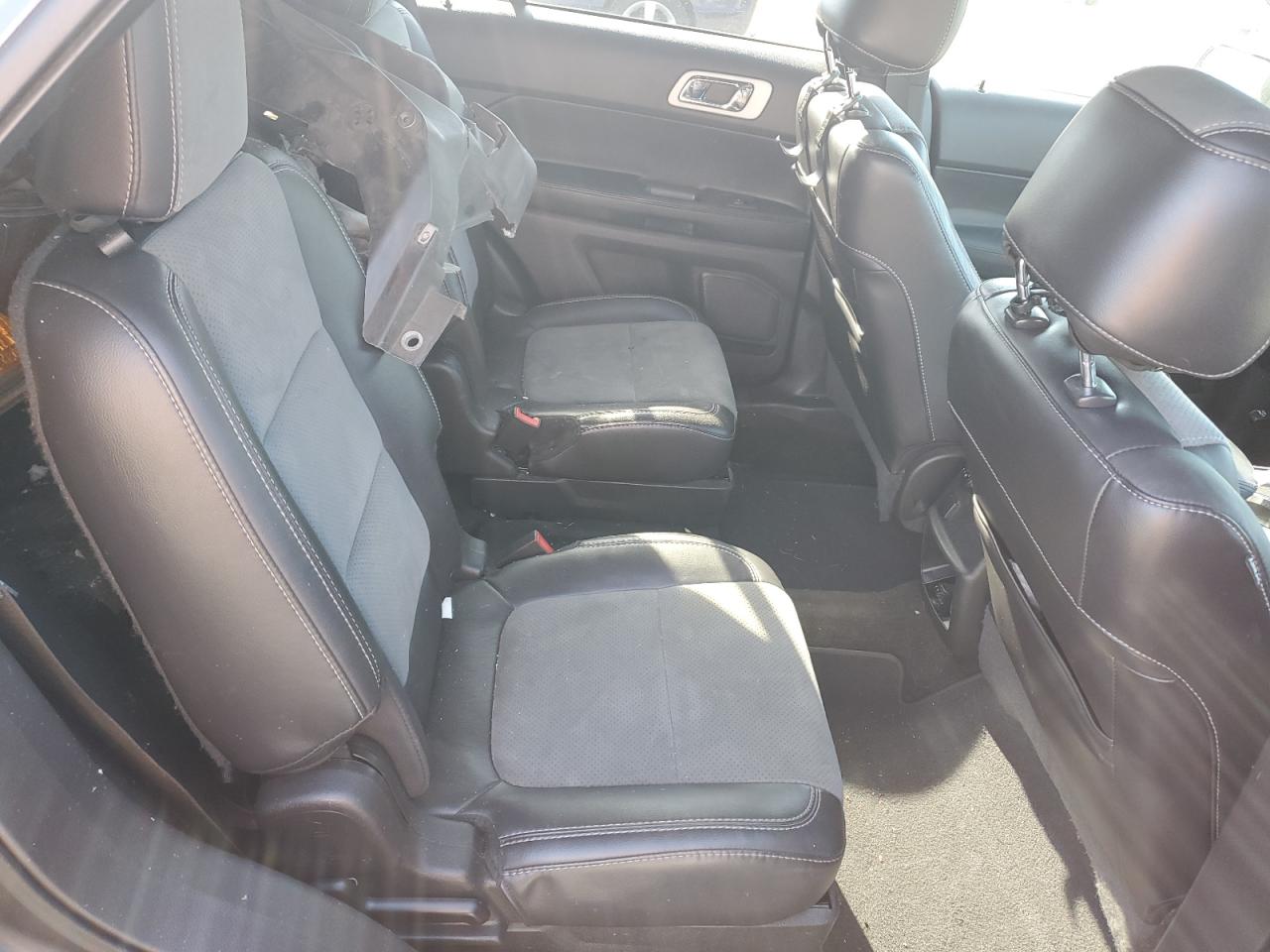 2015 Ford Explorer - Image 10