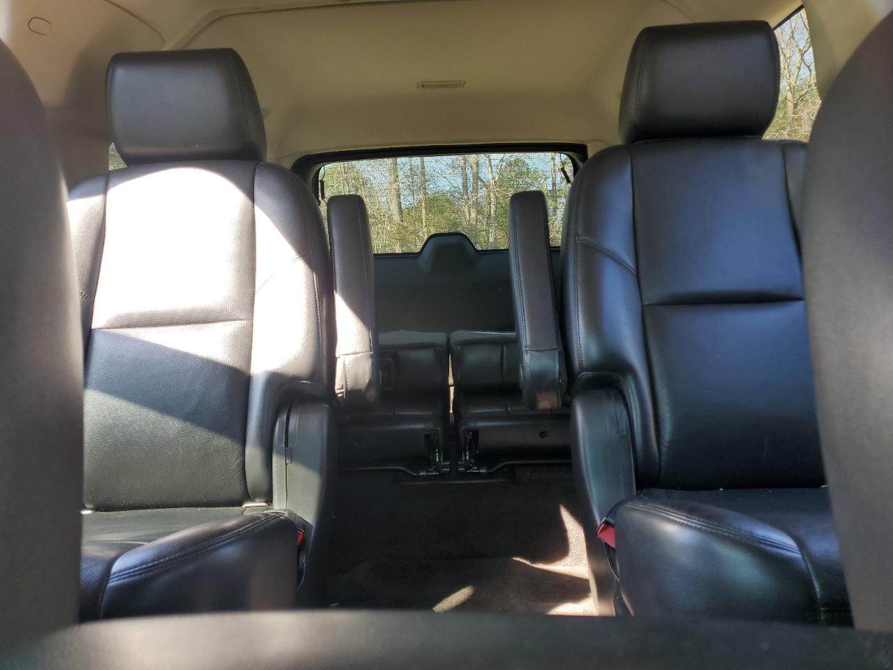 2014 Chevrolet Suburban - Image 10