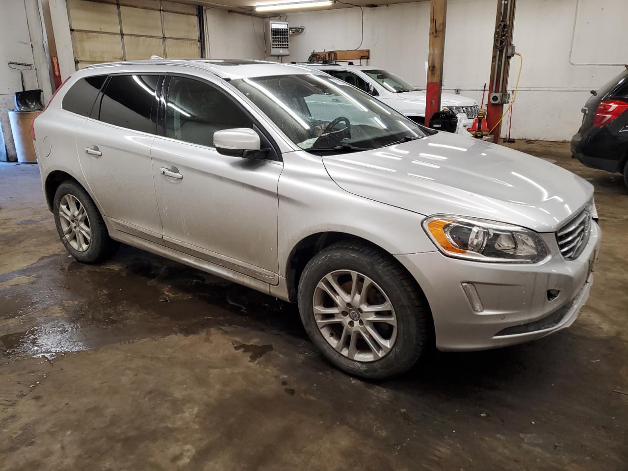 2016 Volvo XC60 - Image 4