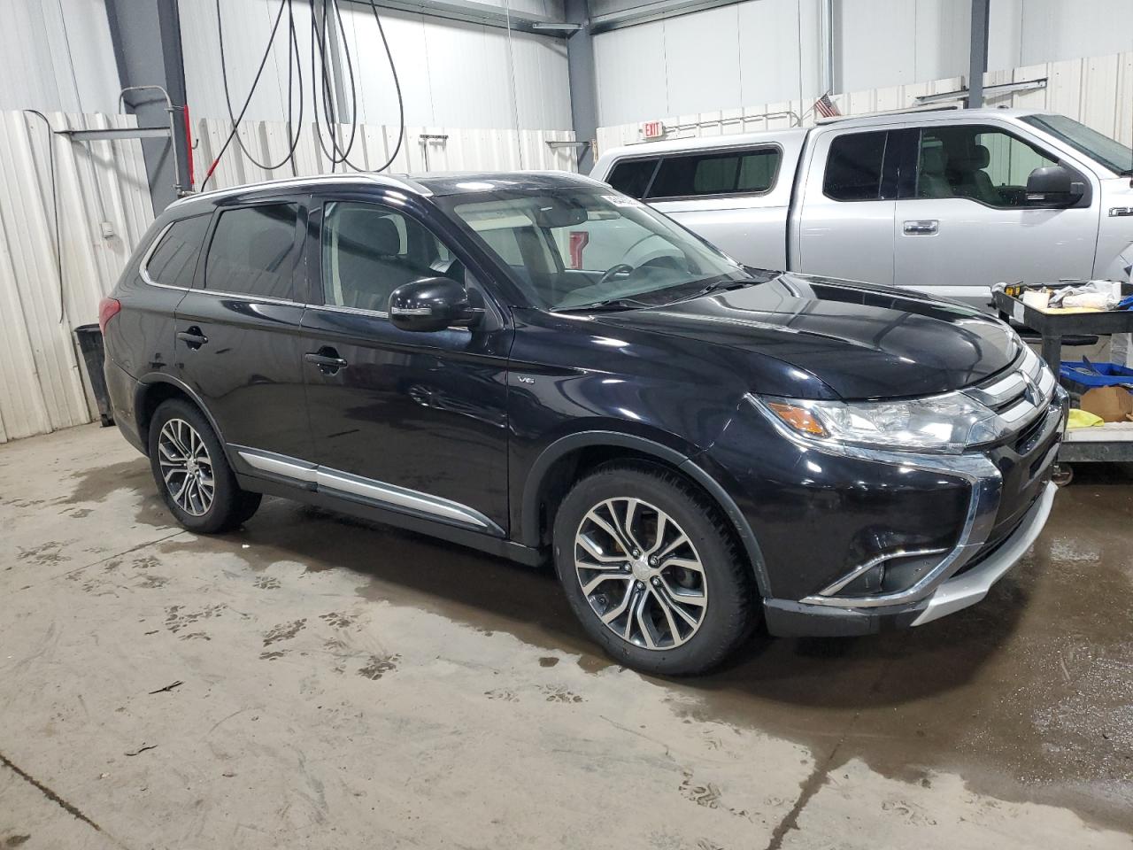 2017 Mitsubishi Outlander - Image 4