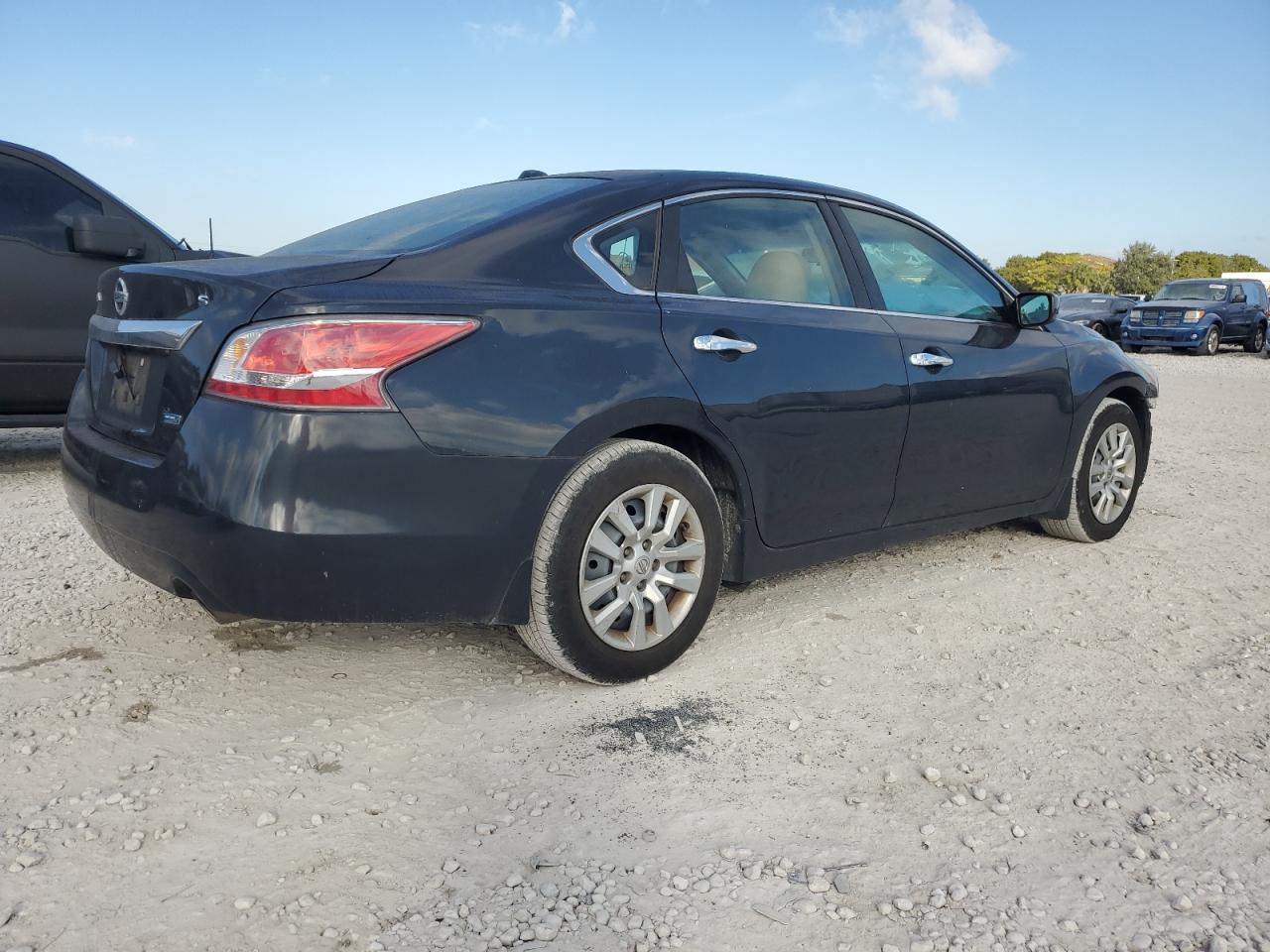 2014 Nissan Altima - Image 3