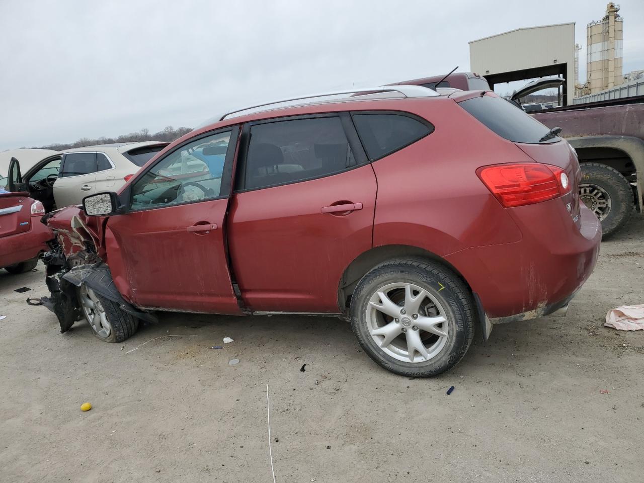 2009 Nissan Rogue - Image 2