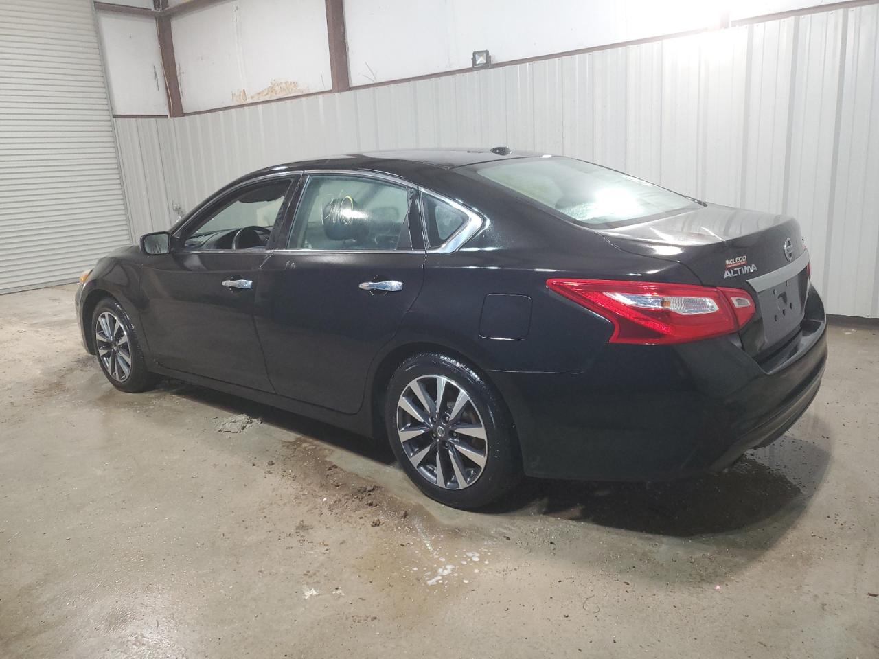 2017 Nissan Altima - Image 2