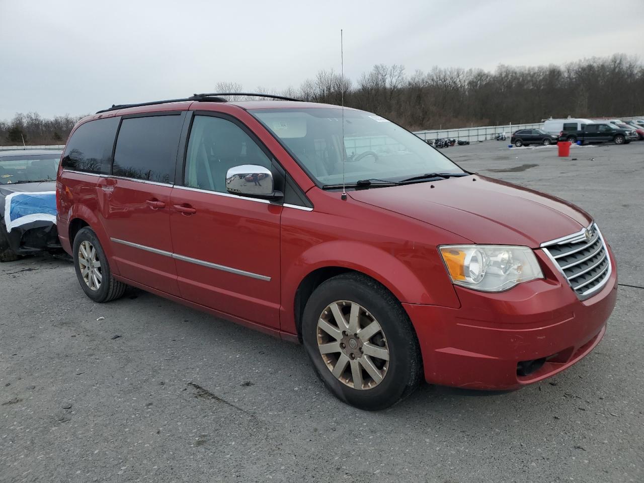 2010 Chrysler Town & Country - Image 4