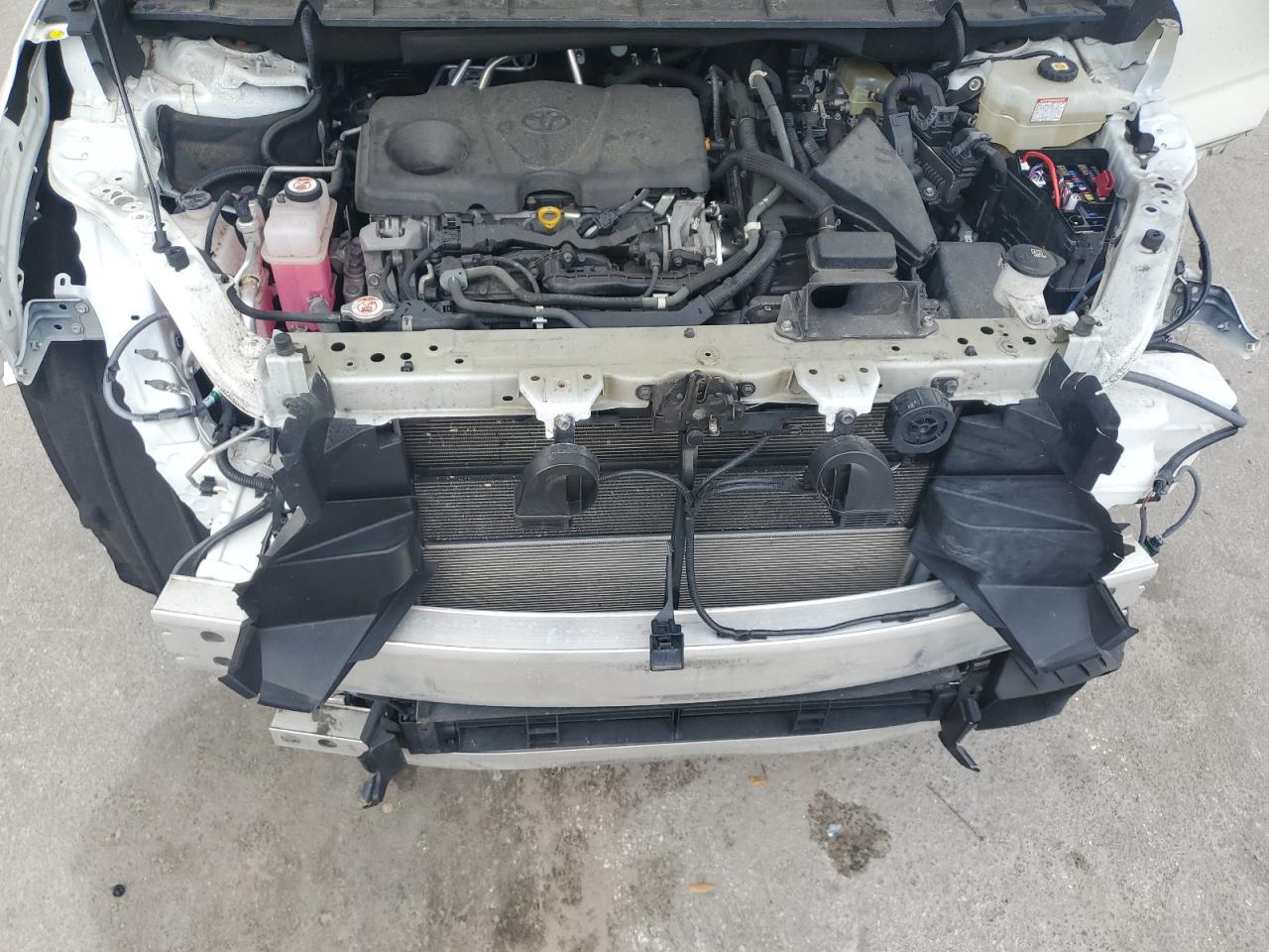 2021 Toyota Highlander - Image 12