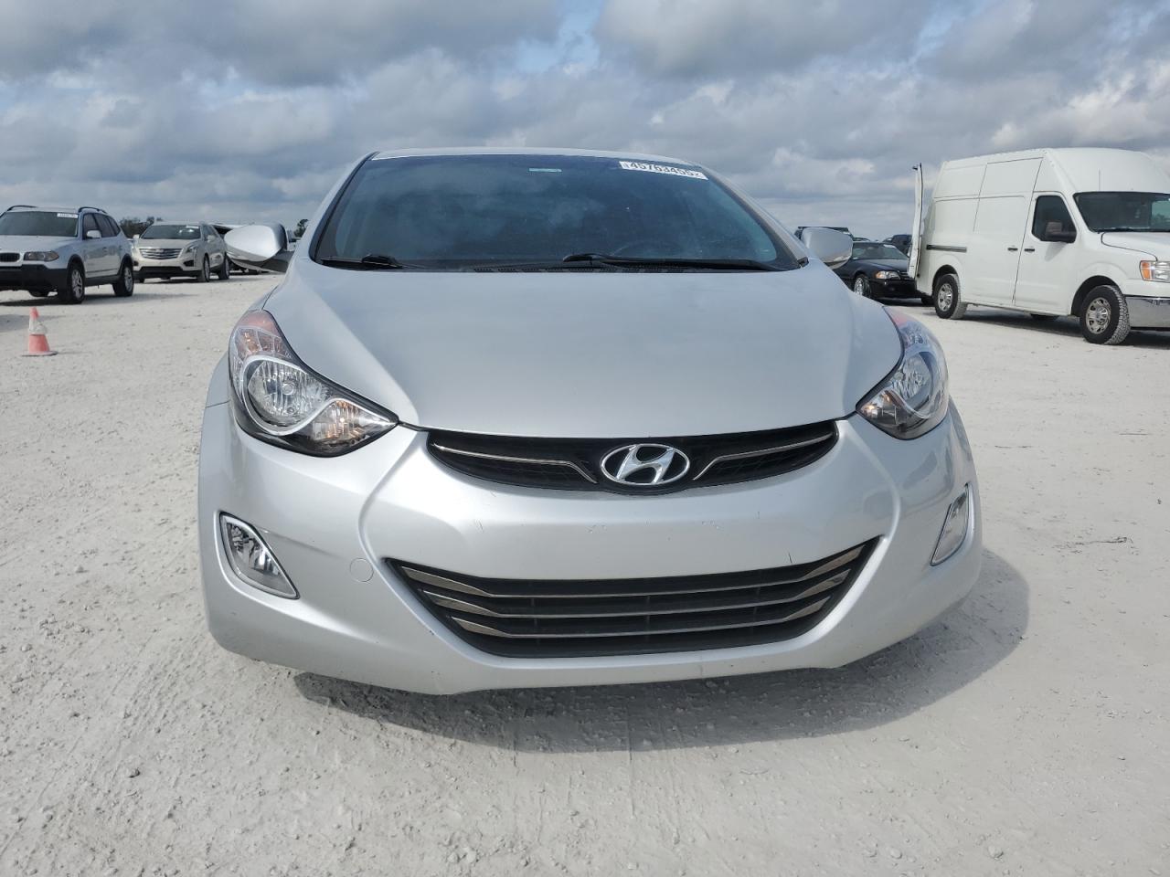 2012 Hyundai Elantra - Image 5