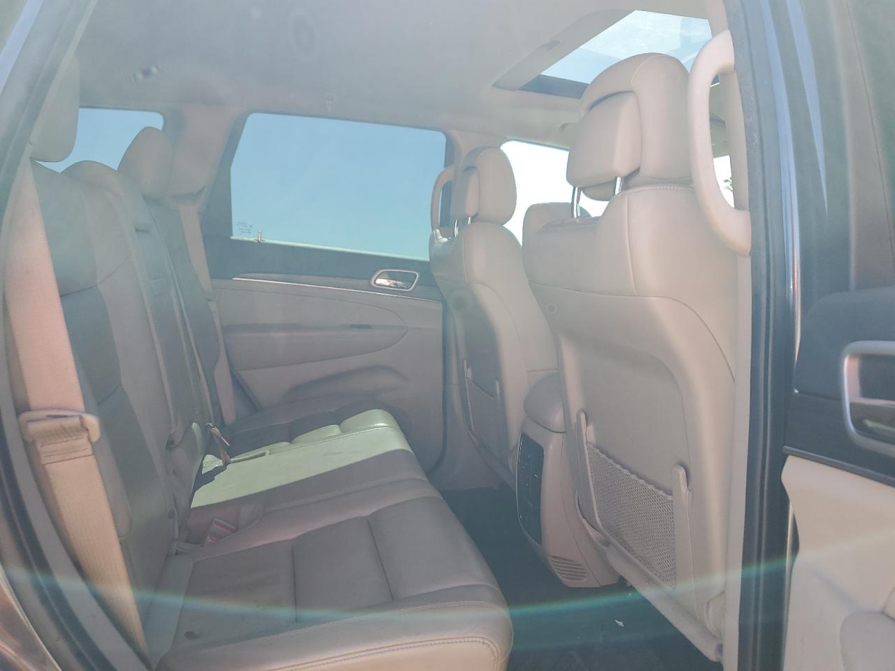 2020 Jeep Grand Cherokee - Image 11
