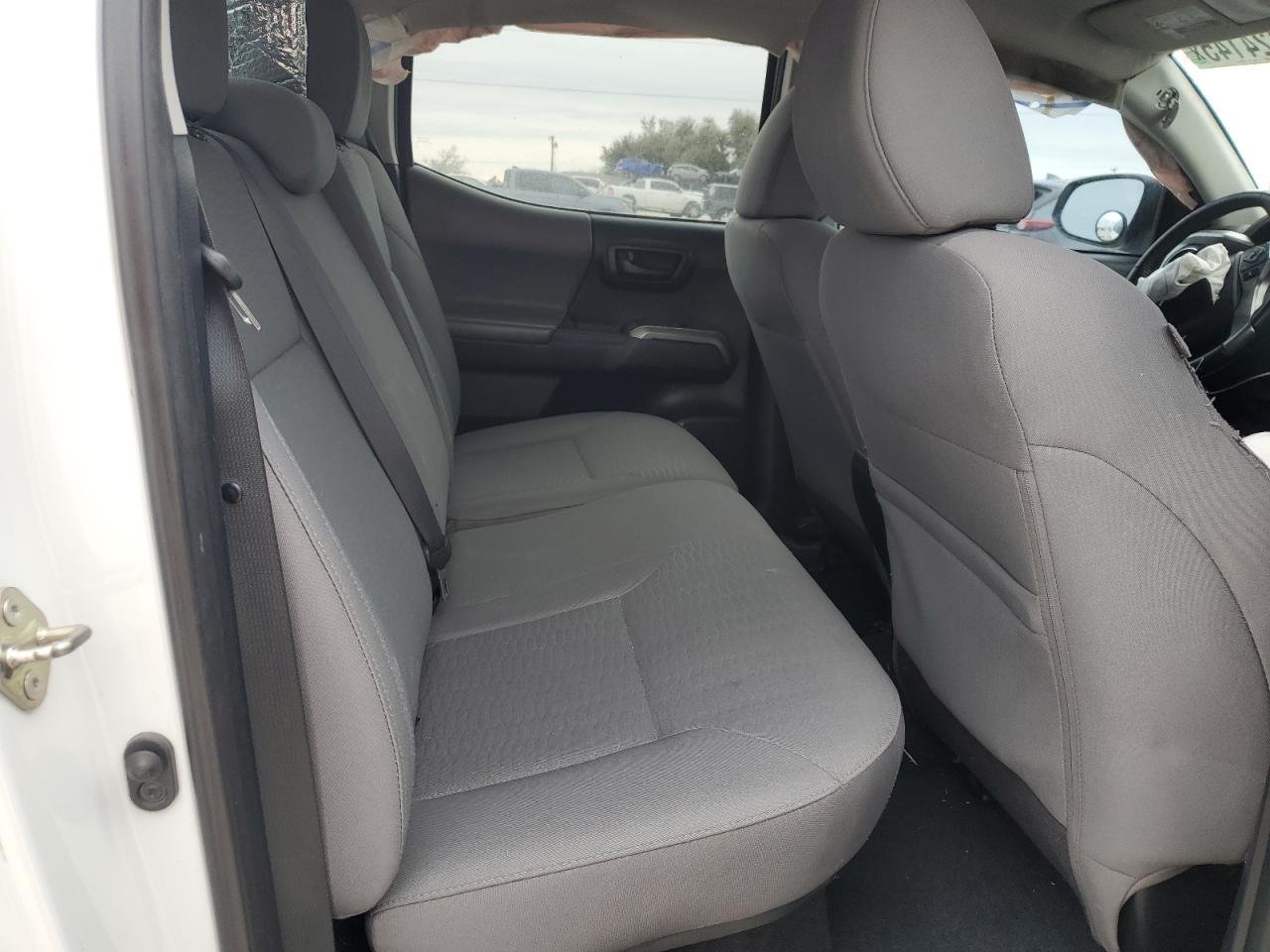 2017 Toyota Tacoma - Image 11