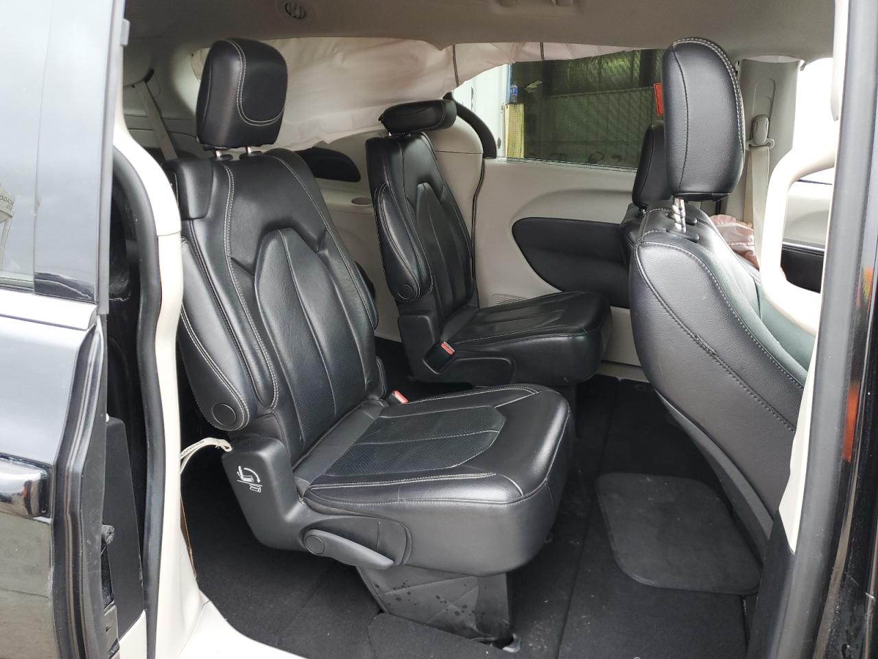 2022 Chrysler Pacifica - Image 11