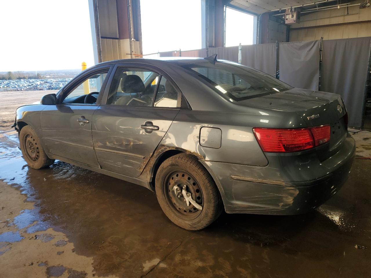 2009 Hyundai Sonata - Image 2