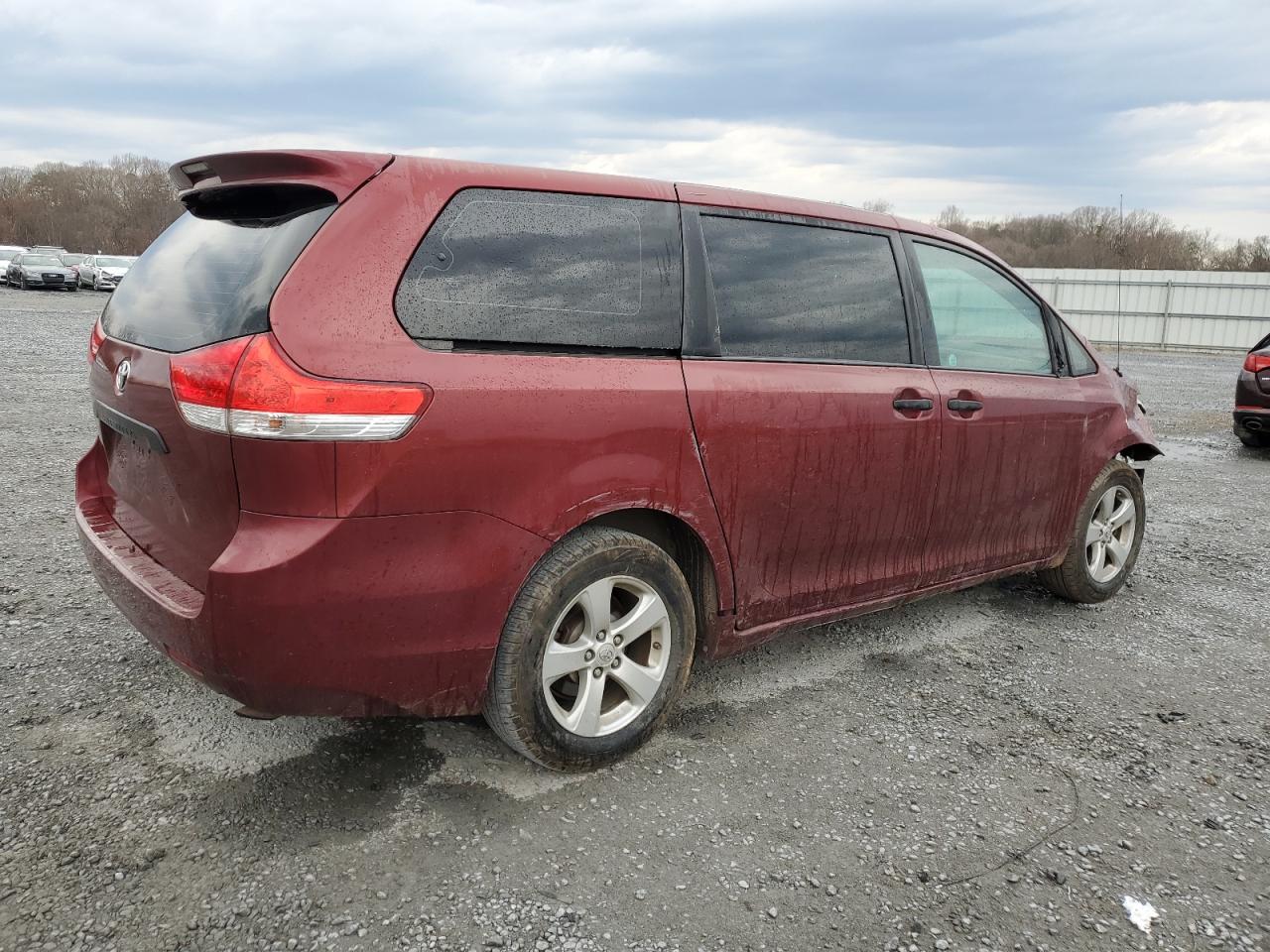 2011 Toyota Sienna - Image 3