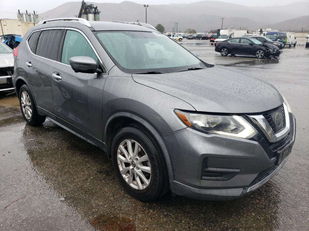 2017 Nissan Rogue - Image 4