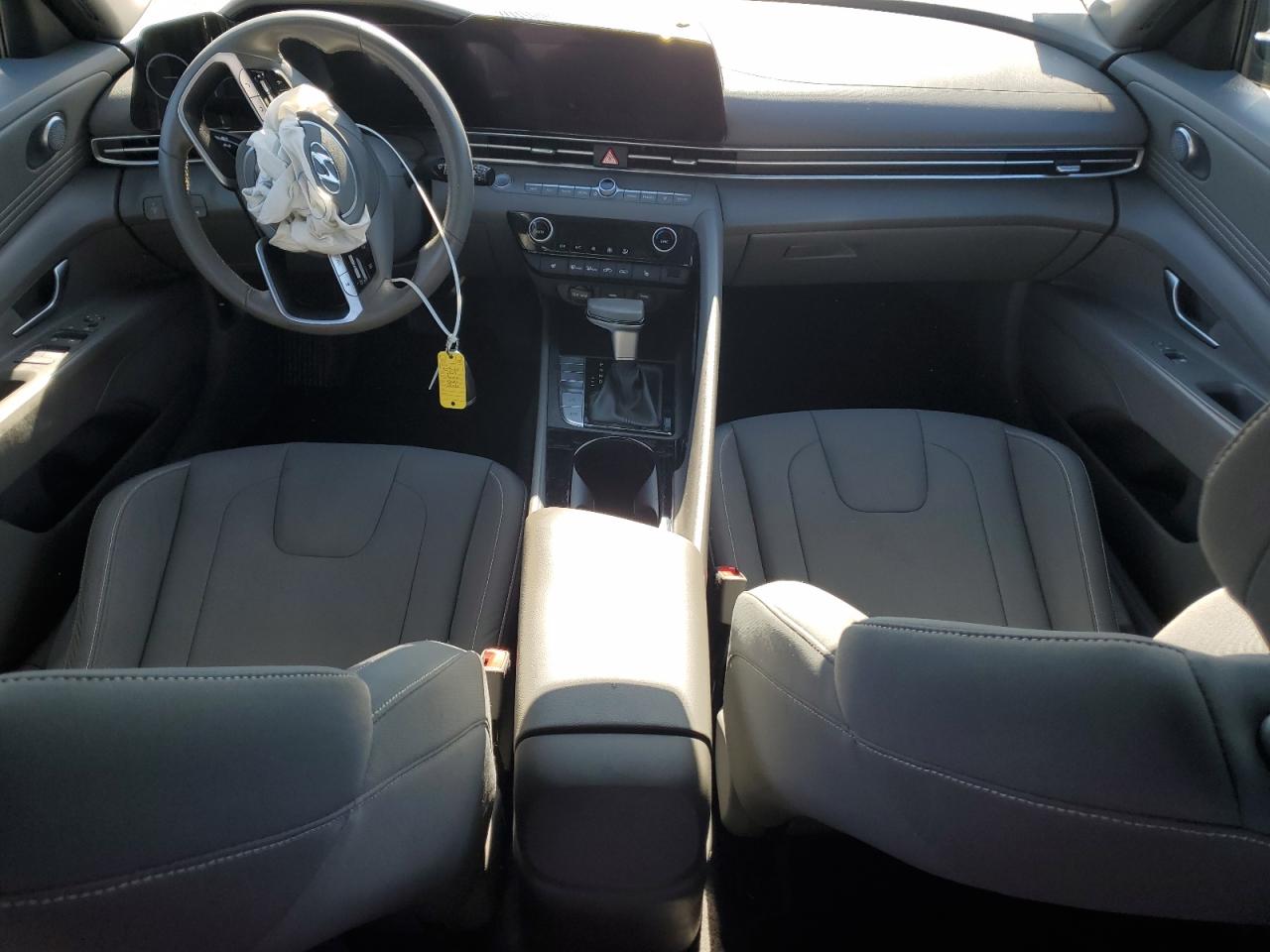 2023 Hyundai Elantra - Image 8