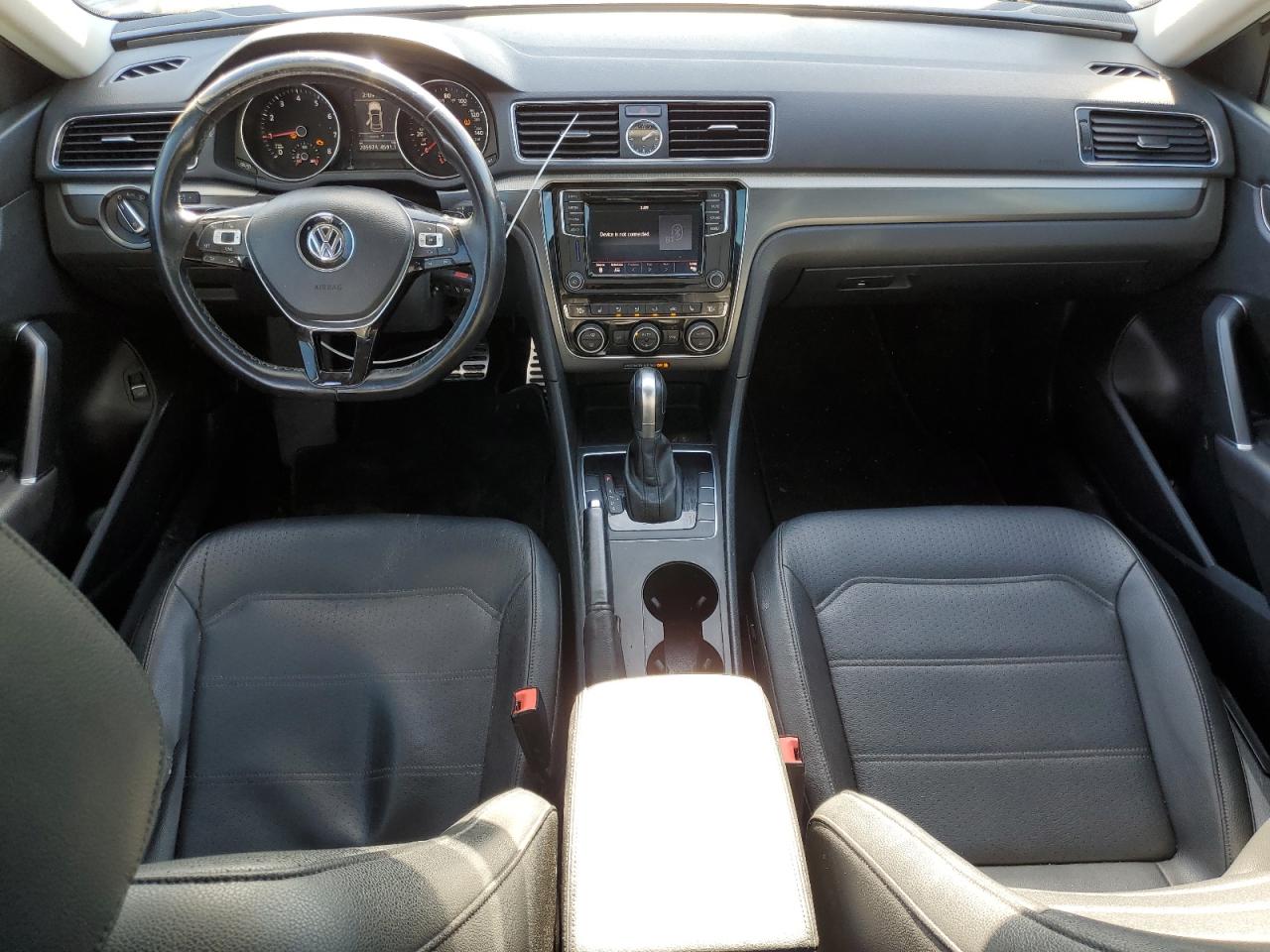 2017 Volkswagen Passat - Image 8