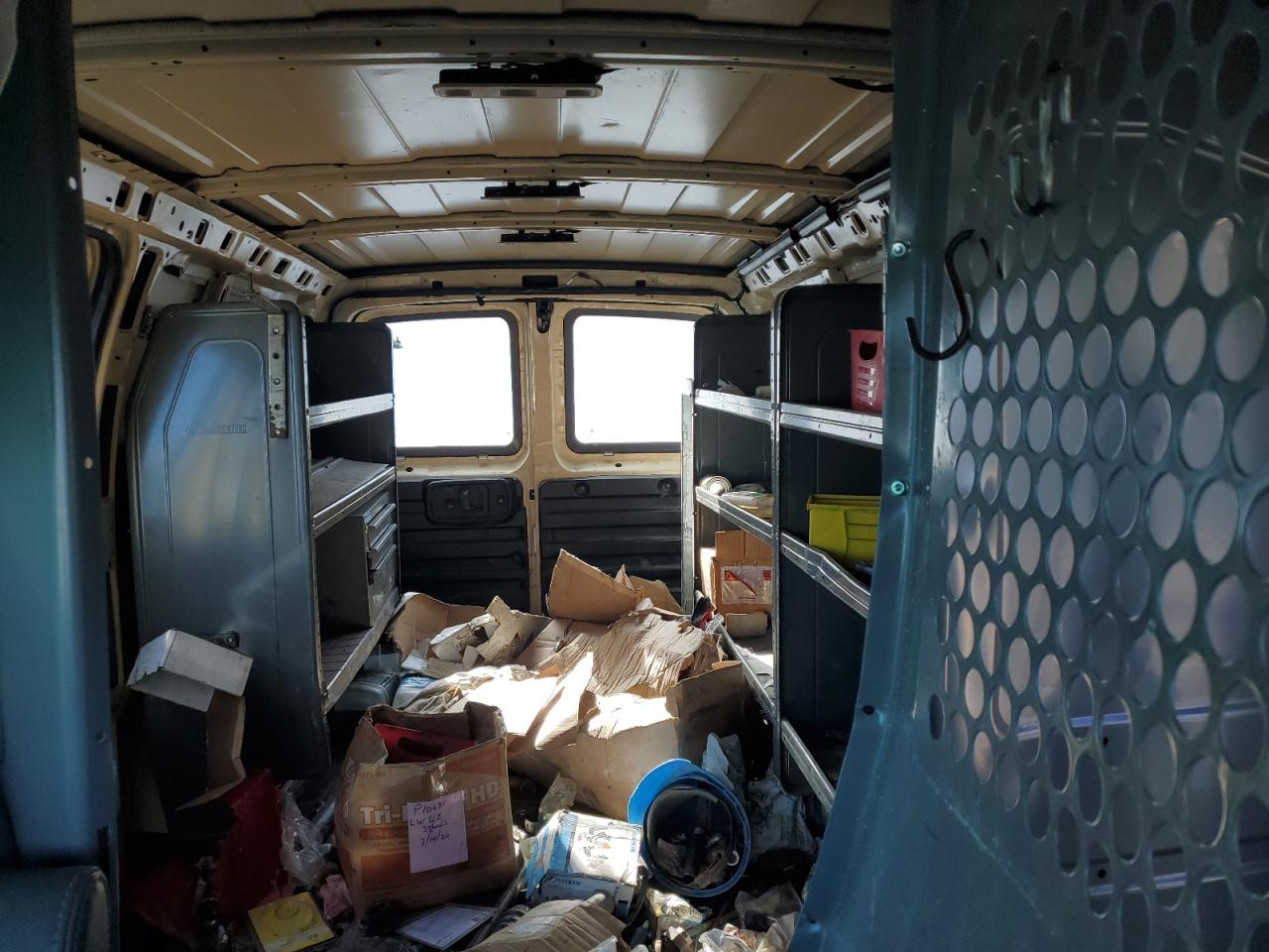 2018 Chevrolet Express - Image 10