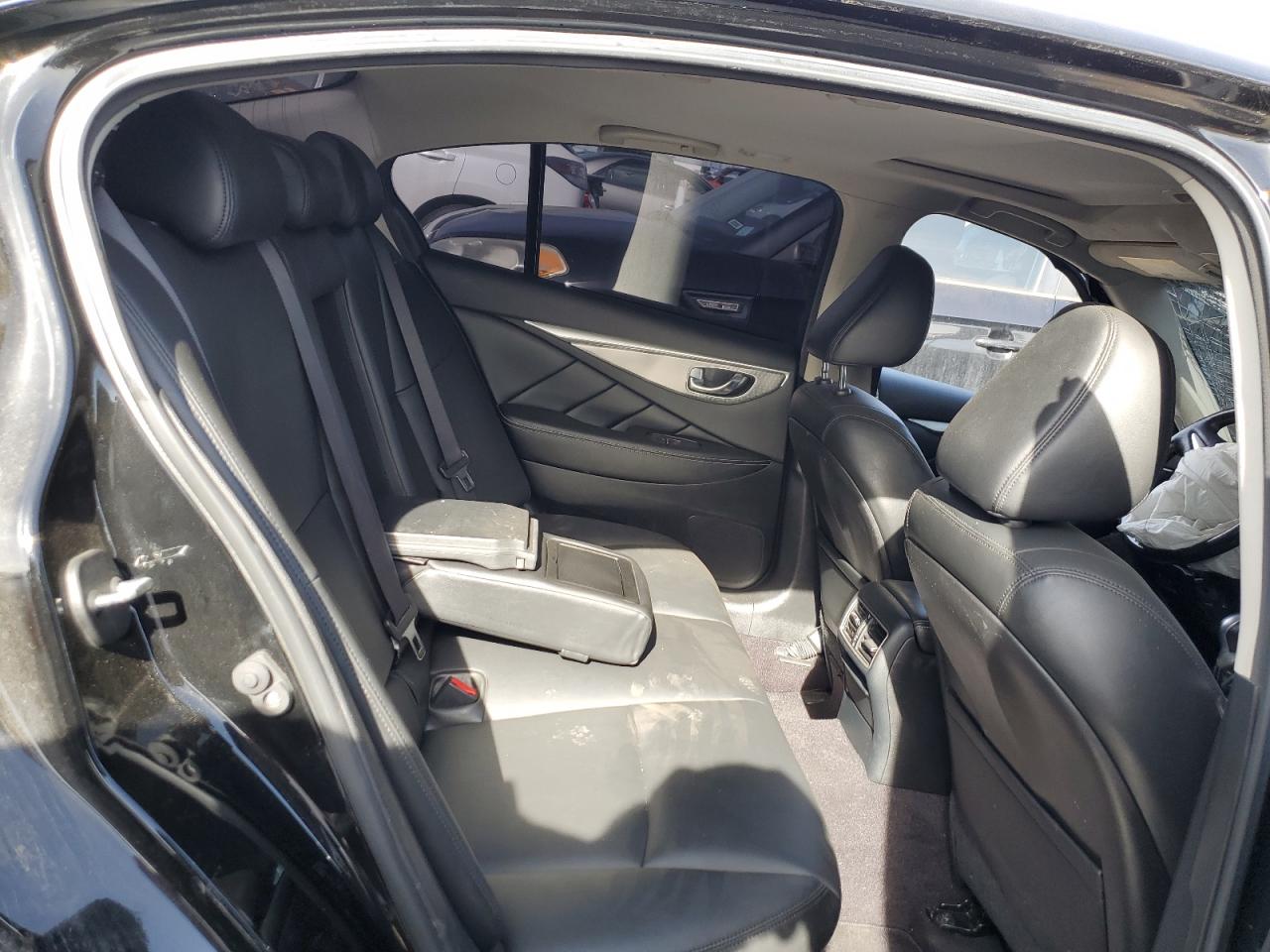 2015 Infiniti Q50 - Image 10