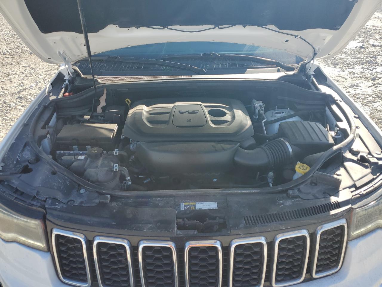 2020 Jeep Grand Cherokee - Image 12