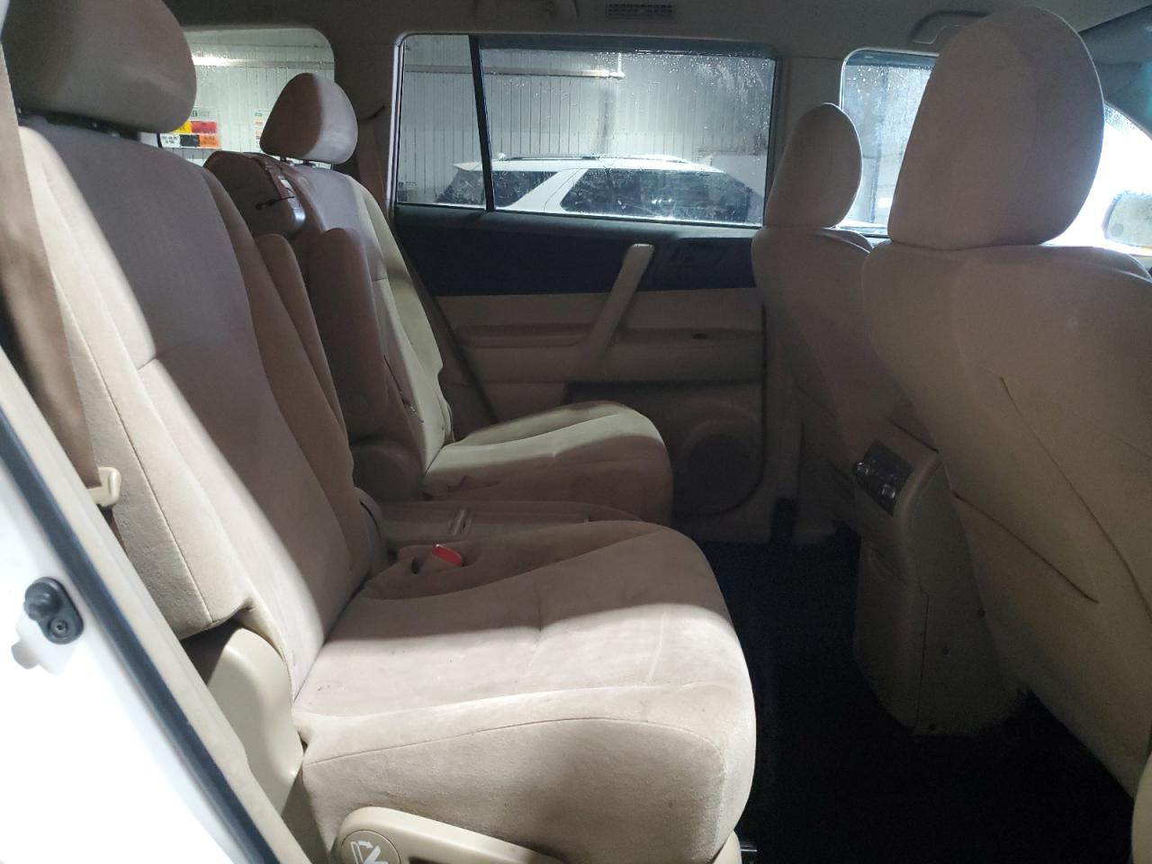 2012 Toyota Highlander - Image 11