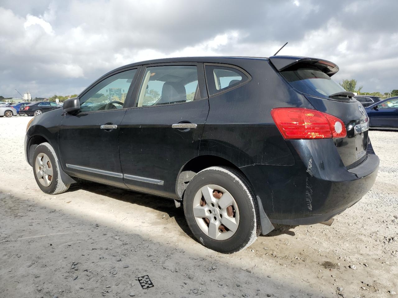 2011 Nissan Rogue - Image 2