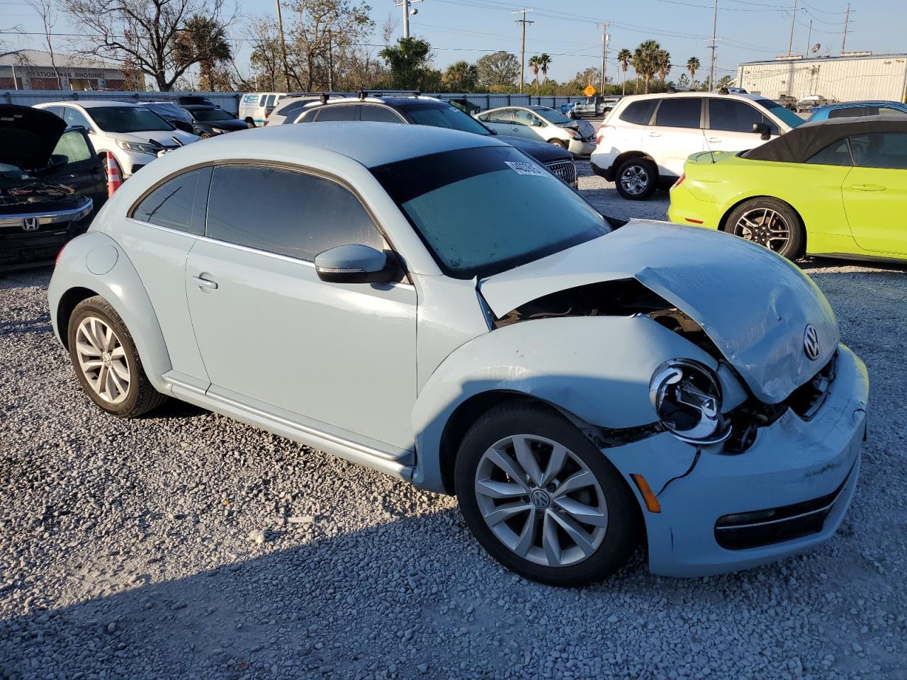 2013 Volkswagen Beetle - Image 4