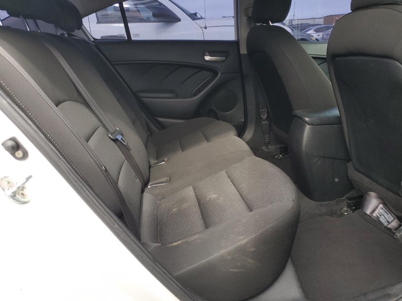 2017 Kia Forte - Image 10