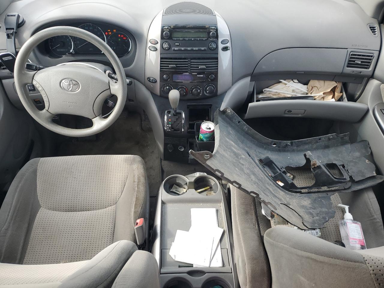 2010 Toyota Sienna - Image 8