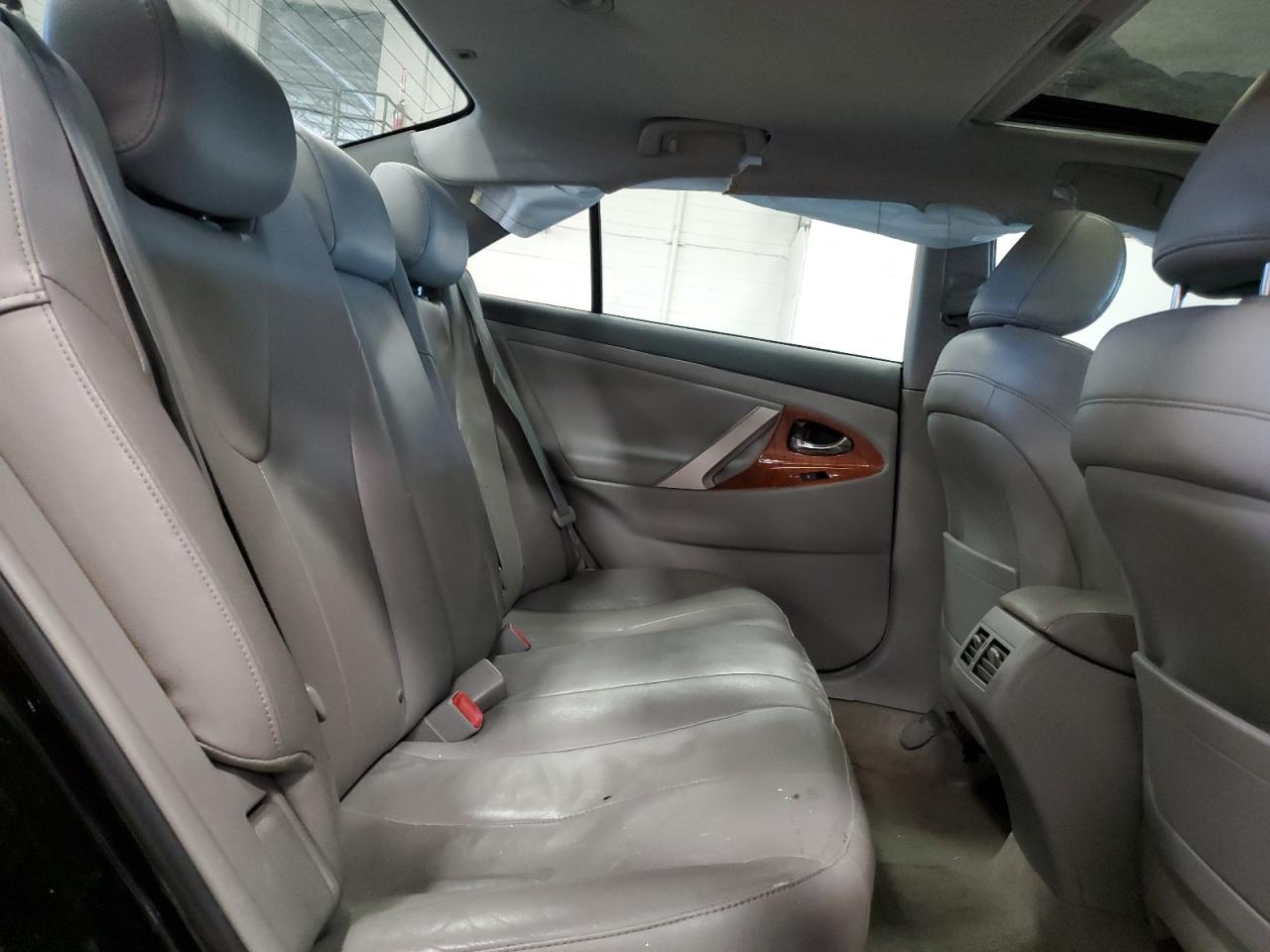 2010 Toyota Camry - Image 10