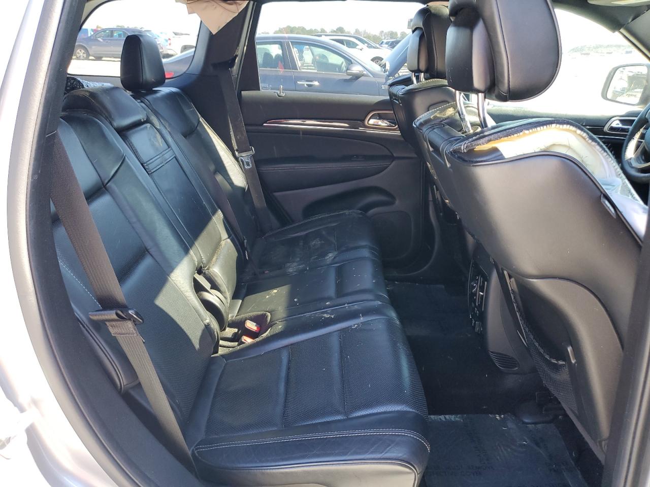 2015 Jeep Grand Cherokee - Image 12