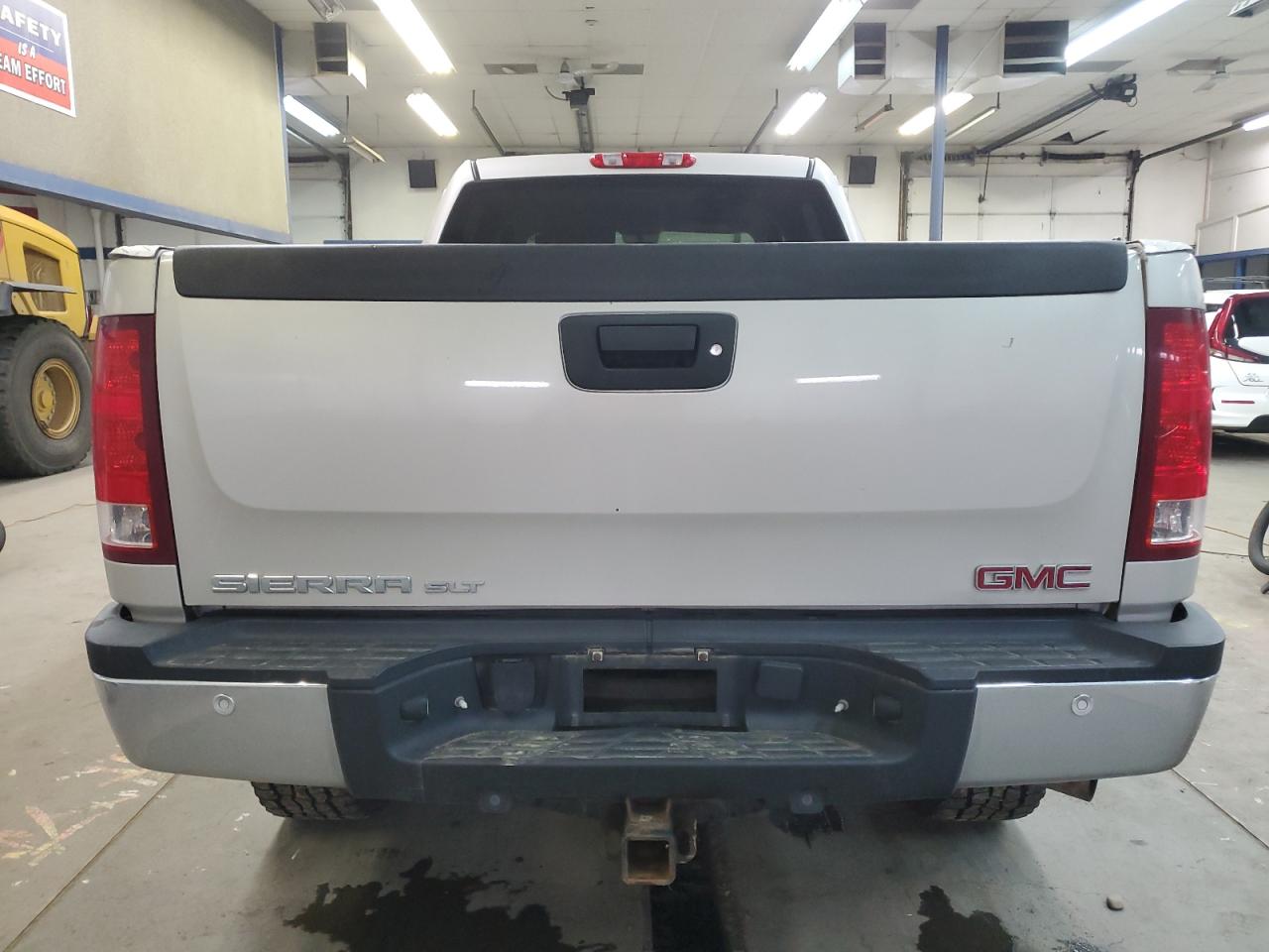 2009 GMC Sierra - Image 6